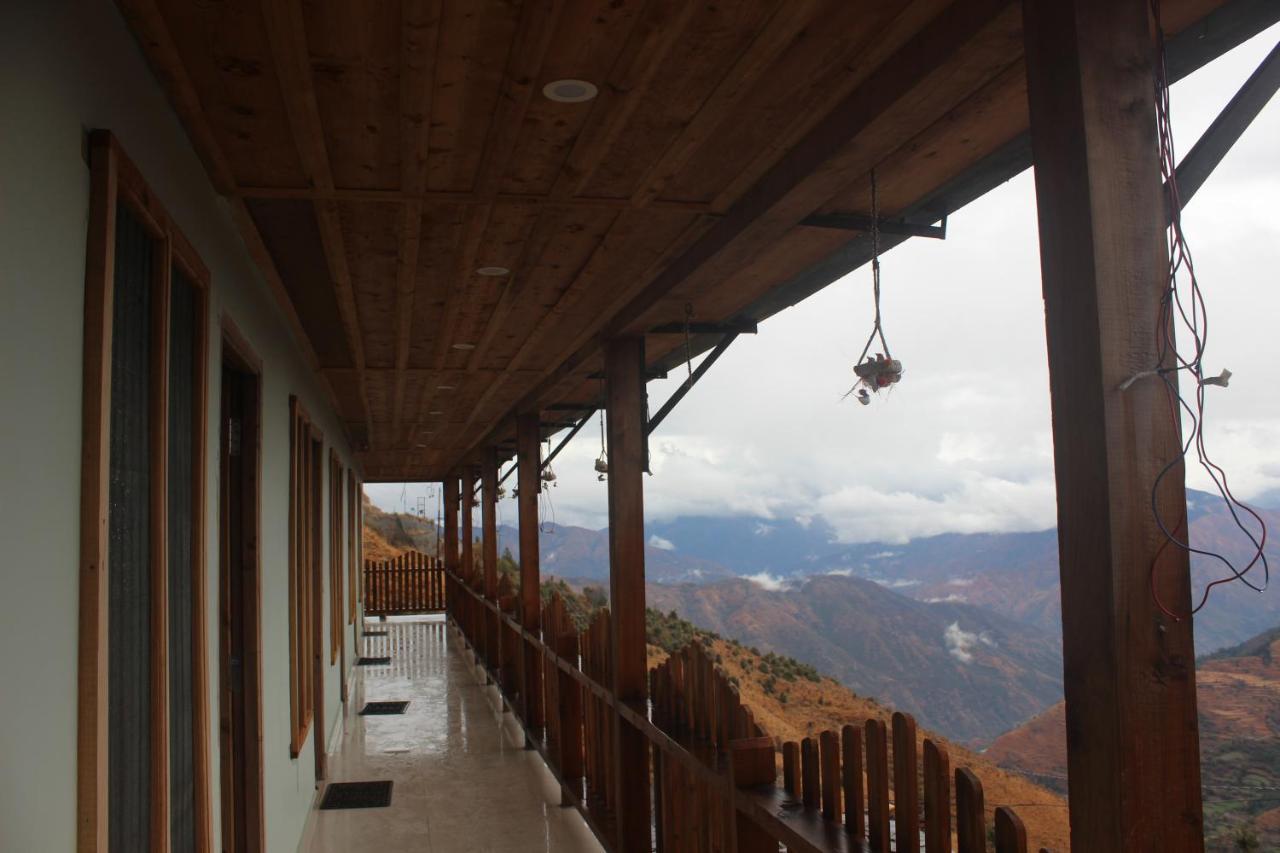 Veda Inn ชาคราตา ภายนอก รูปภาพ